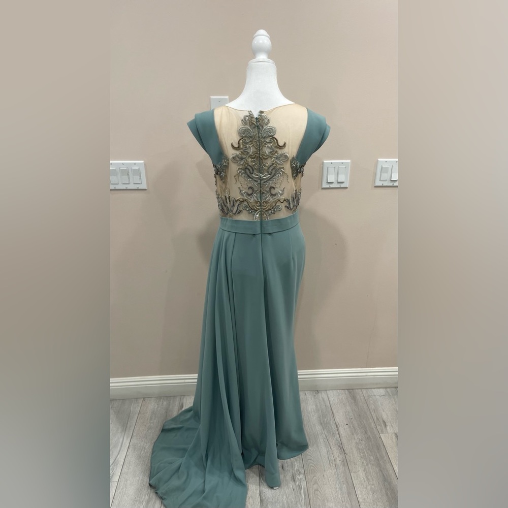 Gown - Picture 2 of 2
